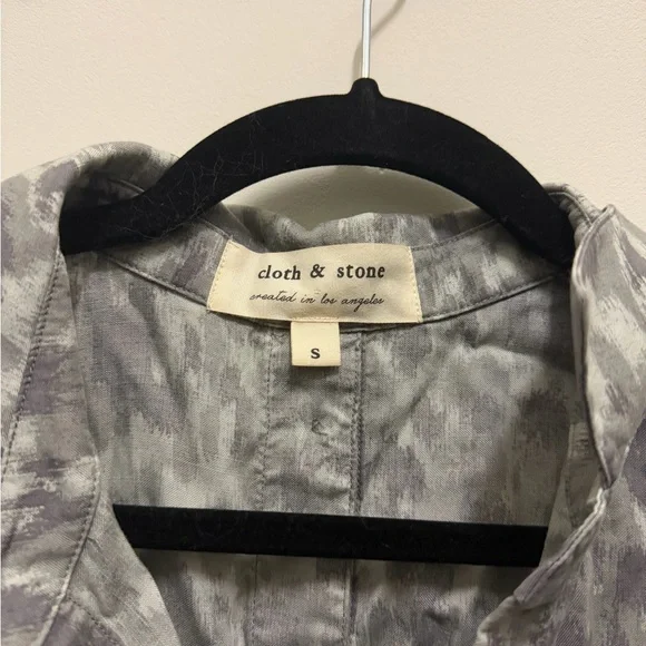 Patterned Collared Tank - Picture 3 of 3